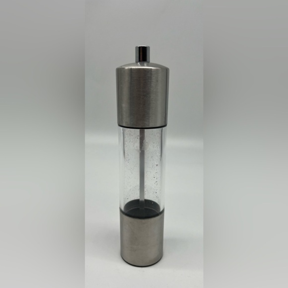 Cole & Mason pepper mill stainless steel gently used in excellent condition